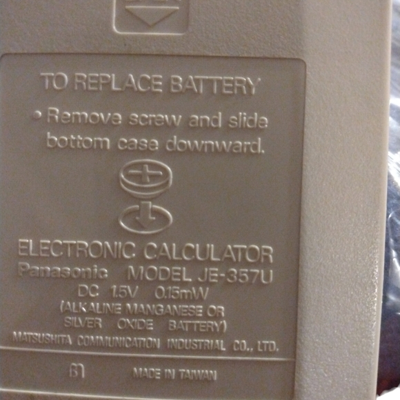 Vintage Panasonic Calculator Functional Model JE-3570 Old School Compact 4 x 2.5 - Picture 5 of 7